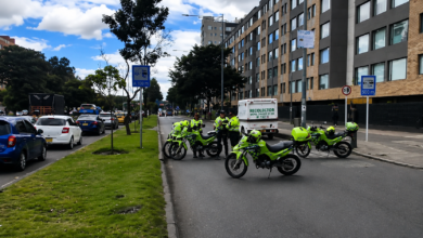 Photo of Captan a un policía circulando en motocicleta por el separador de la avenida Boyacá