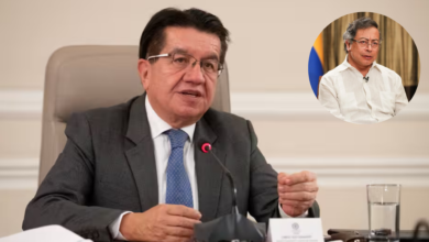Photo of “Usted pasará a la historia como quien casi destruyó el sistema de salud”: exministro de Salud a Gustavo Petro