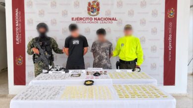 Photo of Capturan a dos presuntos integrantes del Clan del Golfo con cientos de dosis de droga en Antioquia