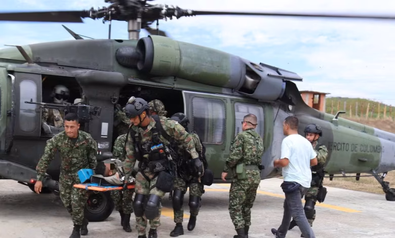 Soldados del Ejército Nacional en una zona rural del Meta tras ataques con explosivos.
