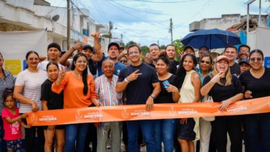 Photo of Alcalde Hugo Kerguelén entregó obra de pavimentación, que trae movilidad vial y comodidad para los vecinos de los barrios Chambacú y Balboa