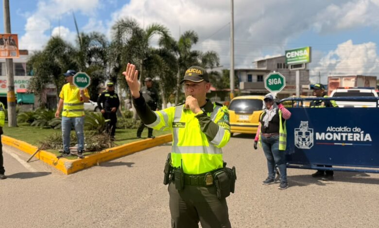 Policías realizan controles vehiculares durante el Día Sin Carro.