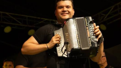 Photo of Dan de alta médica a Efraín Alejandro Zuleta, acordeonero de Kbeto Zuleta, tras trágico accidente