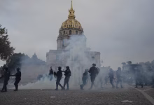 Photo of Protestas por el costo de vida sacuden Francia: van 272 detenidos
