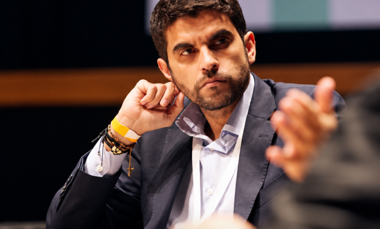El senador calificó como sorpresiva la salida del funcionario y pidió estabilidad política.