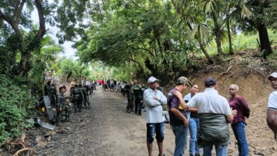 Photo of Comunidad de El Prieto denuncia ingreso de maquinaria en la madrugada para construir planta de aguas residuales en Puerto Escondido