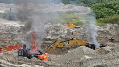 Photo of Ejército destruyó maquinaria utilizada para minería ilegal que financiaría al Clan del Golfo en Antioquia