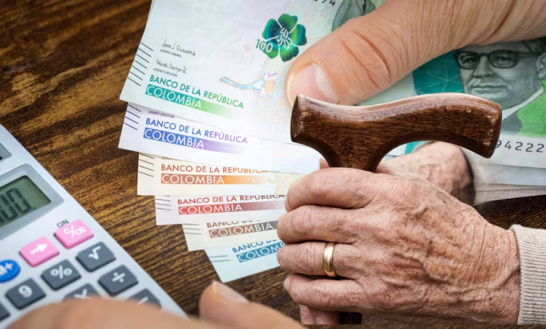 Pensionados de fondos privados solicitan intervención ante reducciones en sus mesadas.