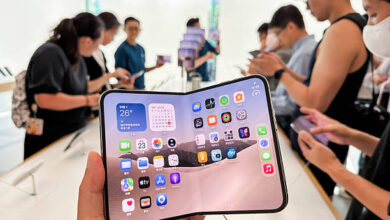 Photo of ¿Pagarías casi $15 millones por un celular? El nuevo iPhone plegable ya llegó a Colombia