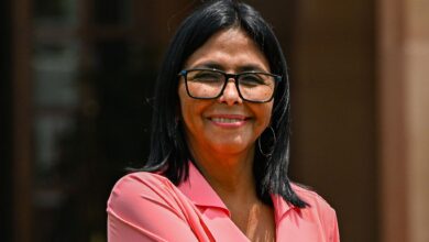 Photo of Giro en Venezuela: evalúan devolver activos estatales a sus antiguos dueños